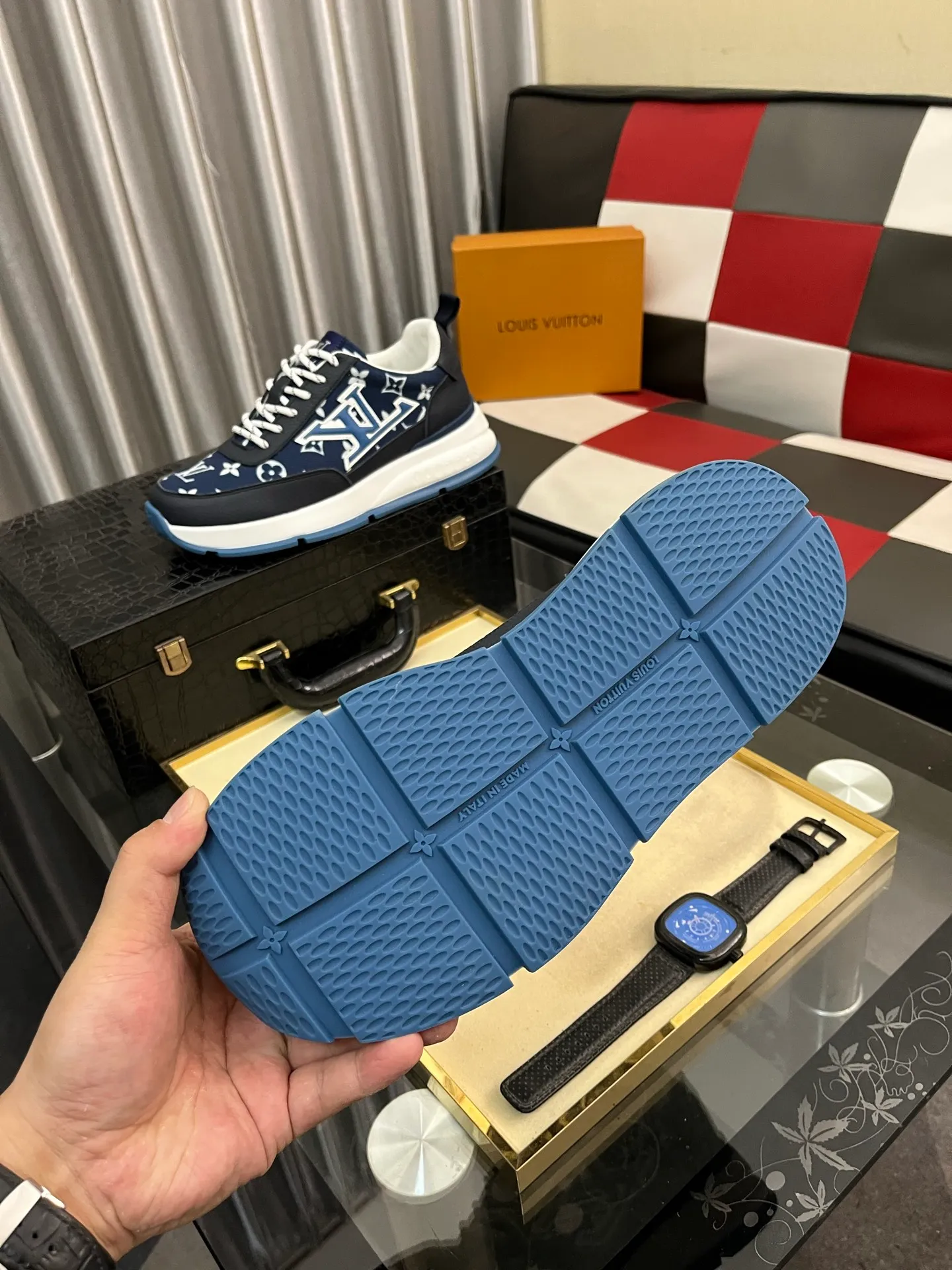 Men's shoes 💰: 438⌚️⌚️[LOUIS VUITTON] Same style as Louis Vuitton* official website🚹Men's high-top casual shoes❤️Same style as popular celebrities ~ best-selling at home and abroad Lv focuses on the checkerboard series...Imported first-layer cowhide with special fabrics➕Full sheepskin lining➕Brand-specific hollow outsole💎Number of codes: 38-443️⃣Colors available